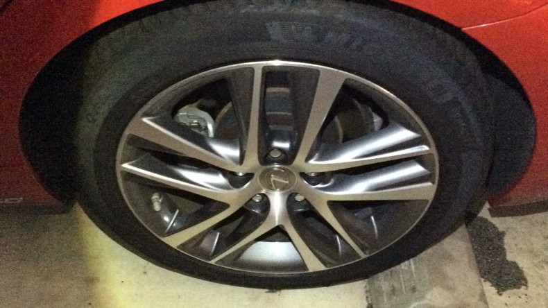 タイヤホイール前