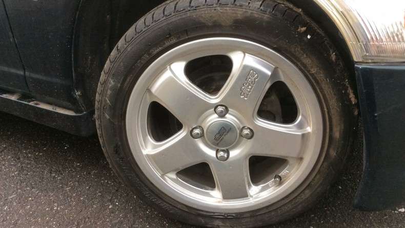 タイヤホイール前