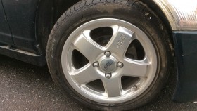 タイヤホイール前