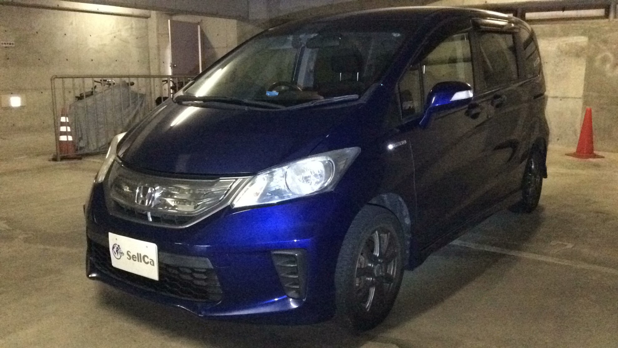 ホンダ　フリードハイブリッド ハイブリッド・クロスターホンダセンシングの車種サムネイル画像