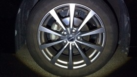 タイヤホイール前