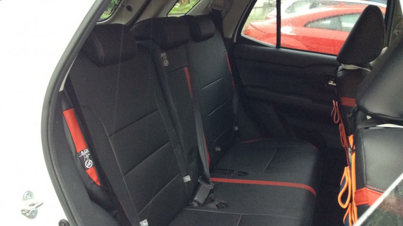 内装後方シート