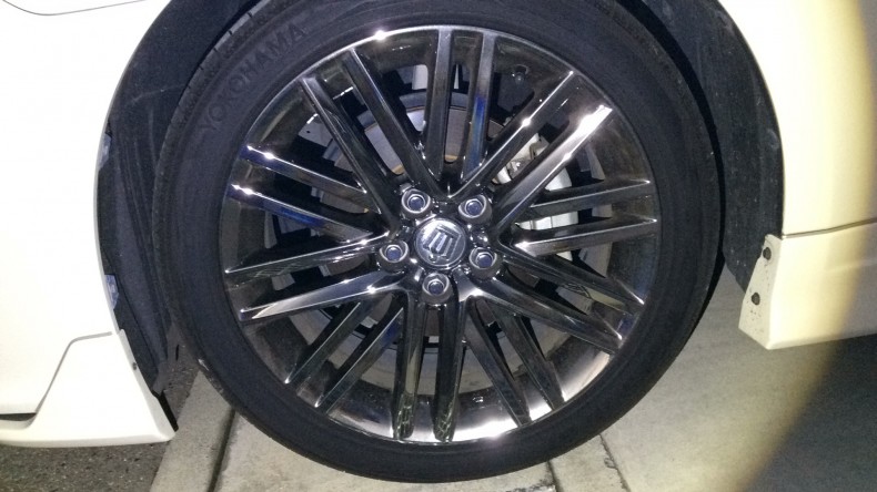 タイヤホイール前