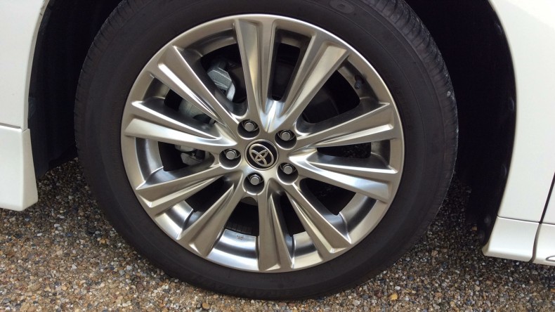 タイヤホイール前