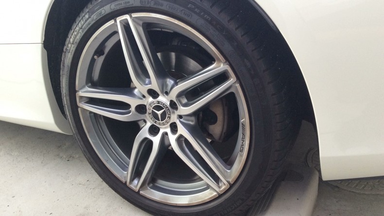 タイヤホイール前