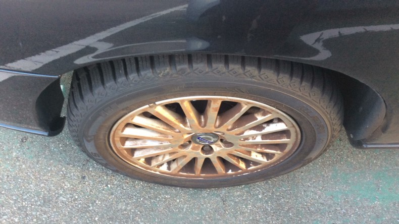 タイヤホイール前