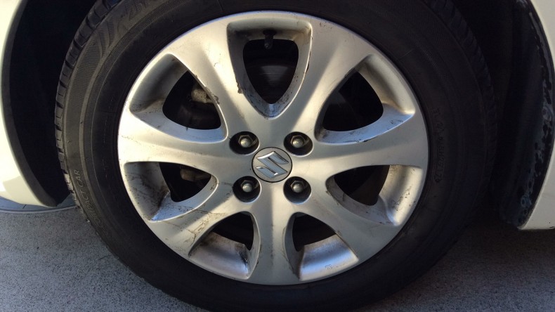 タイヤホイール前