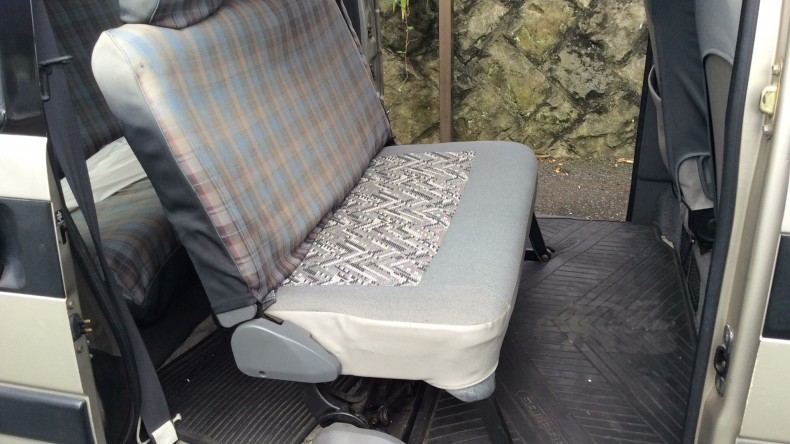 内装後方シート