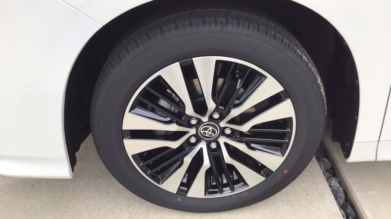 タイヤホイール前