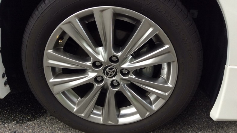 タイヤホイール前