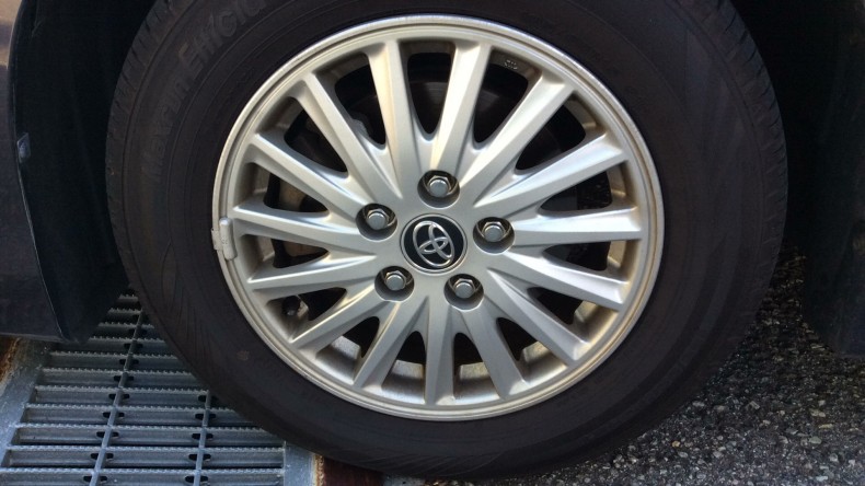 タイヤホイール前