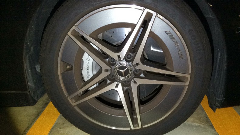 タイヤホイール前