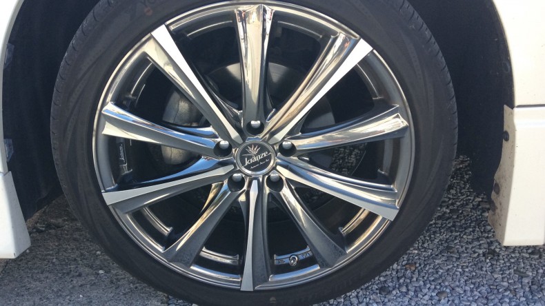 タイヤホイール前