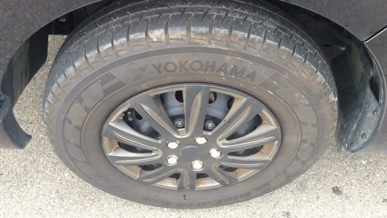 タイヤホイール前