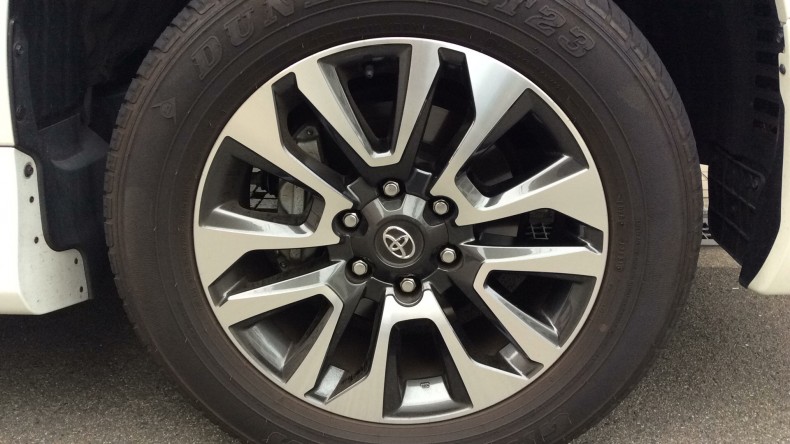 タイヤホイール前