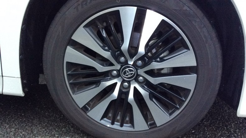 タイヤホイール前