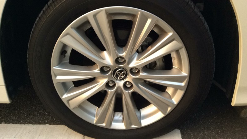 タイヤホイール前