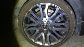 タイヤホイール前