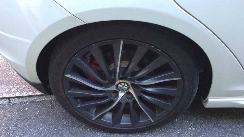 タイヤホイール前