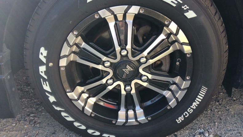 タイヤホイール前