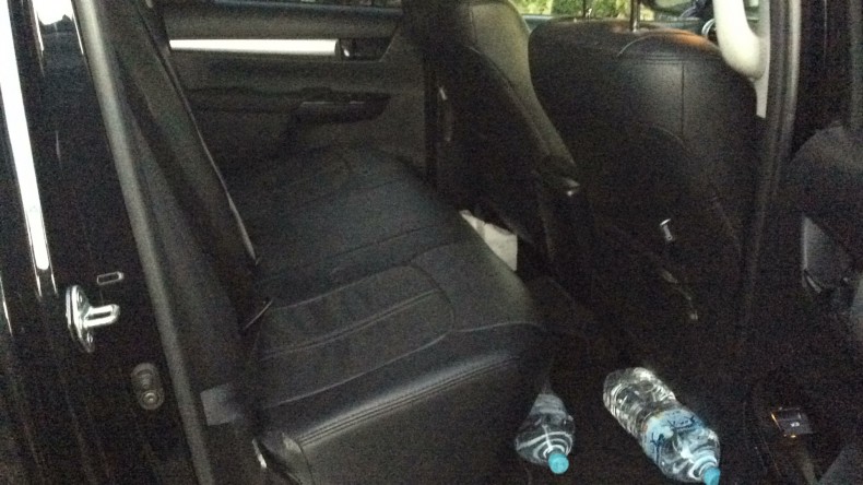 内装後方シート