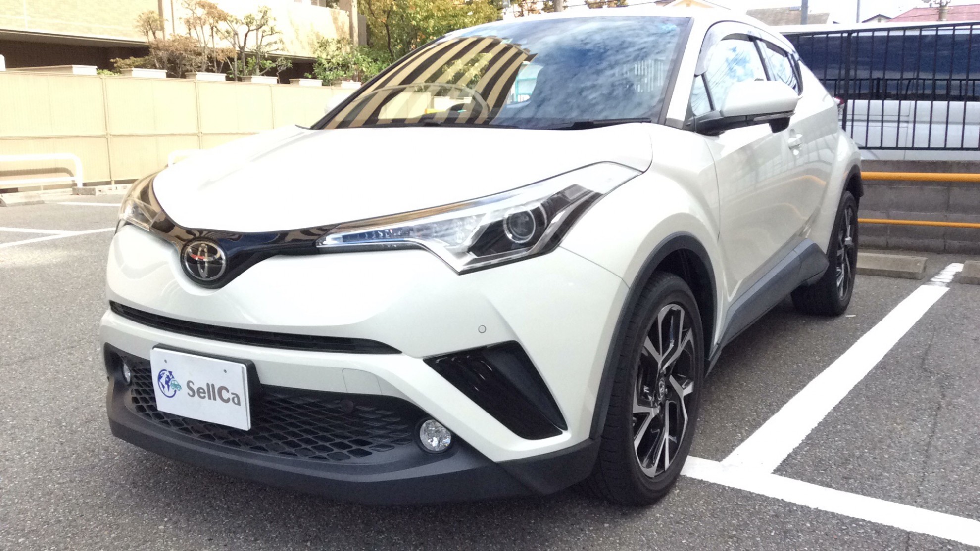 トヨタ　Ｃ－ＨＲの車種サムネイル画像