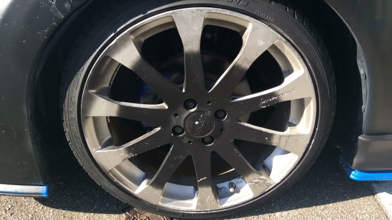 タイヤホイール前