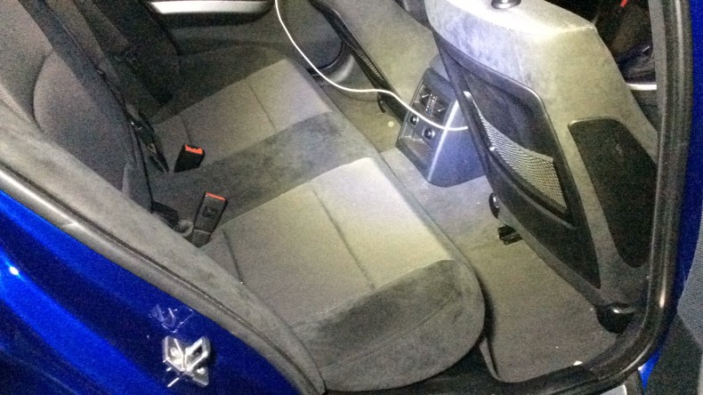 内装後方シート