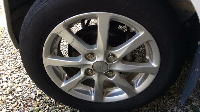 タイヤホイール前