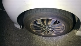 タイヤホイール前