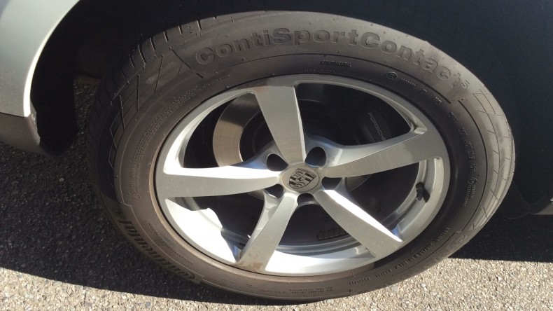 タイヤホイール前