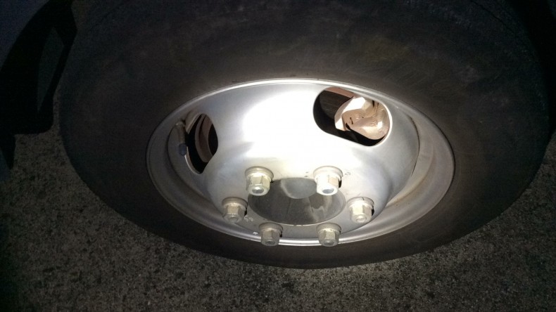 タイヤホイール前