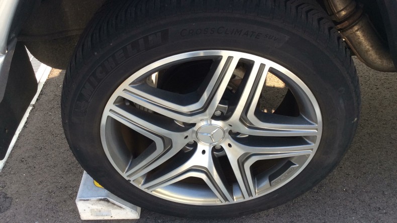 タイヤホイール前