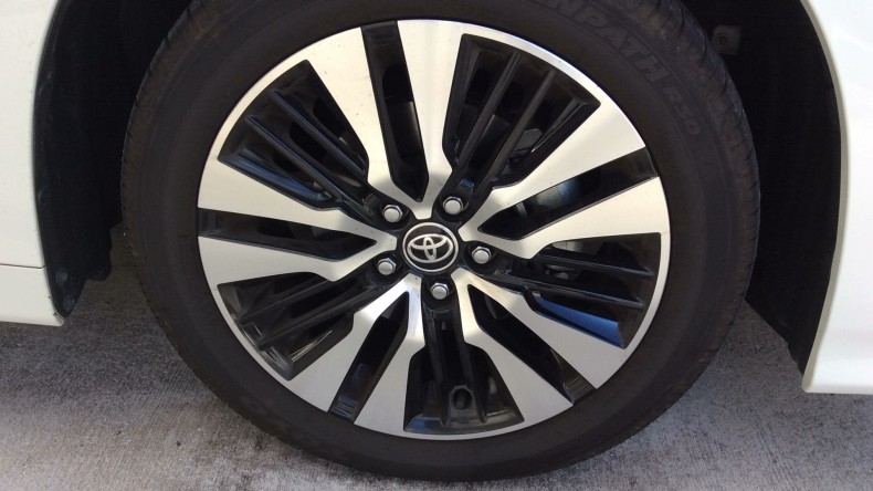 タイヤホイール前