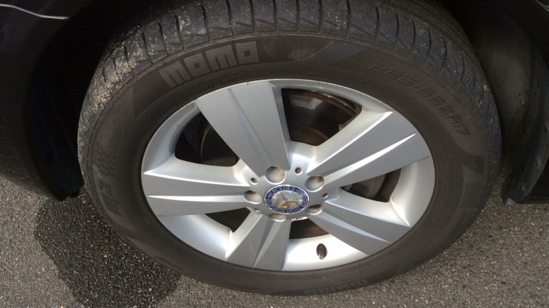 タイヤホイール前