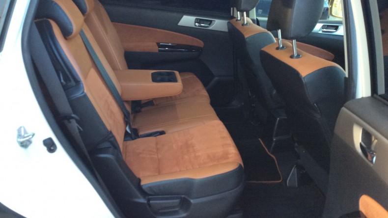 内装後方シート