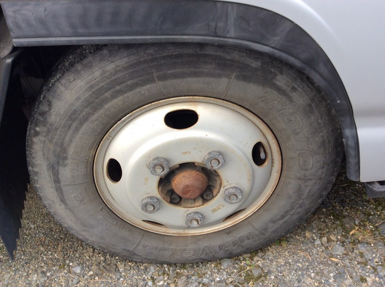 タイヤホイール前