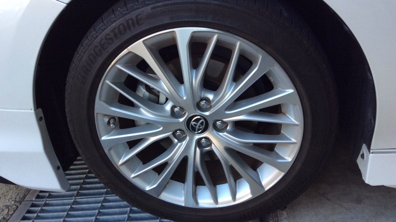 タイヤホイール前