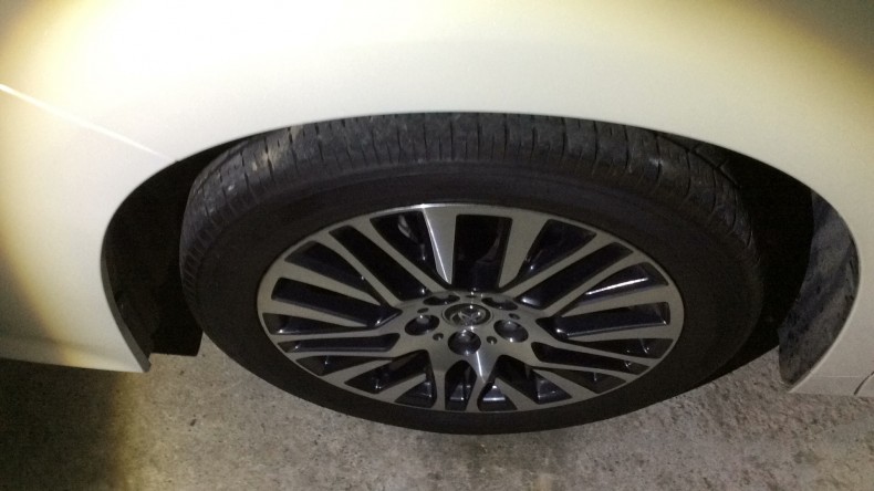 タイヤホイール前