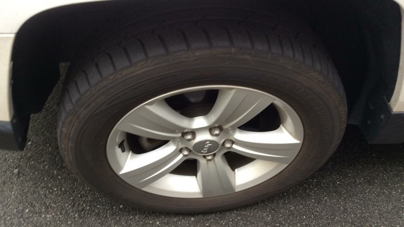 タイヤホイール前