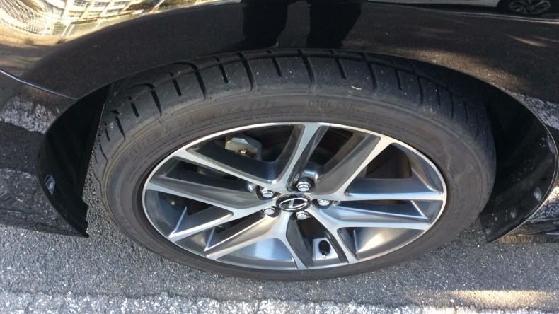 タイヤホイール前