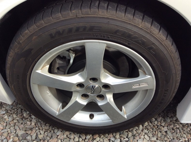 タイヤホイール前