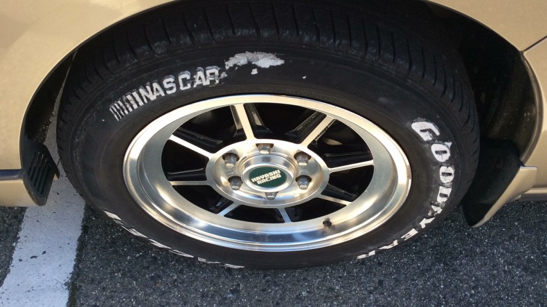 タイヤホイール前