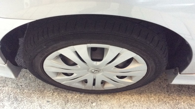 タイヤホイール前