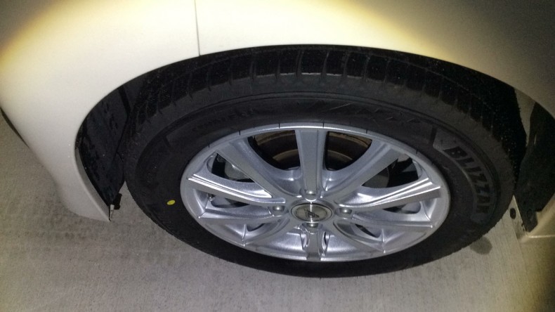 タイヤホイール前