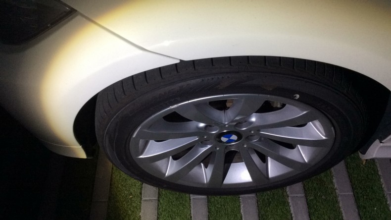 タイヤホイール前