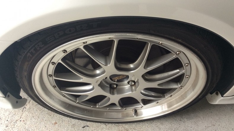 タイヤホイール前