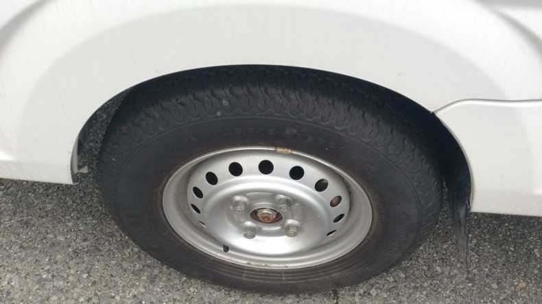 タイヤホイール前