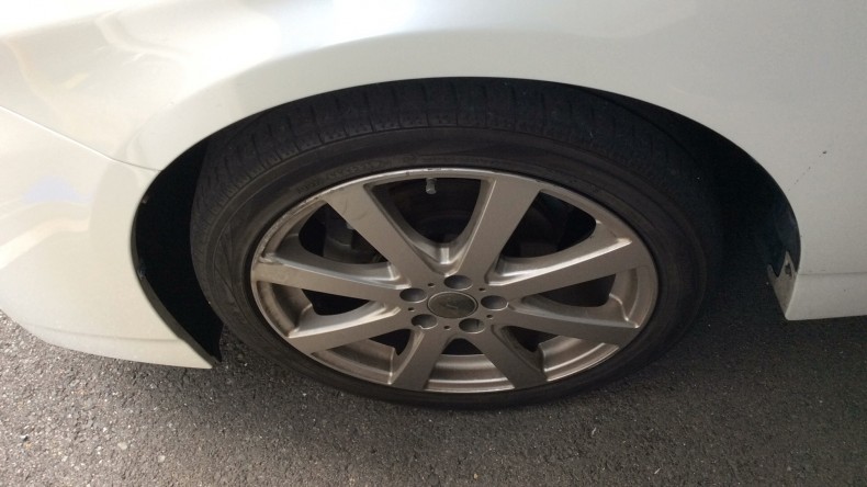 タイヤホイール前