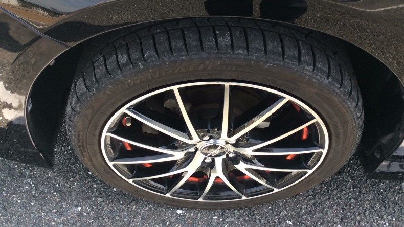 タイヤホイール前